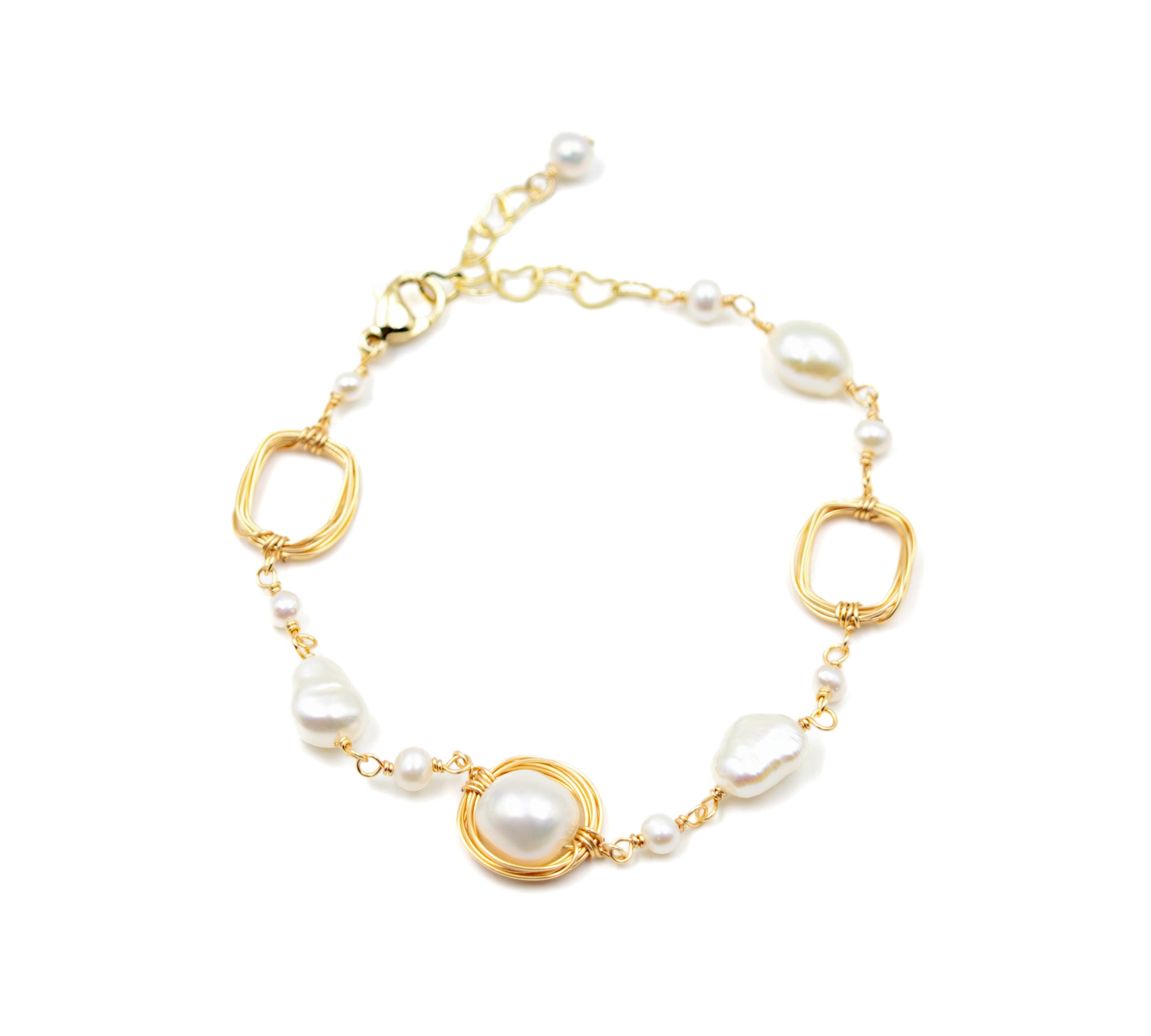 Wire-Circle Baroque Pearl Bracelet
