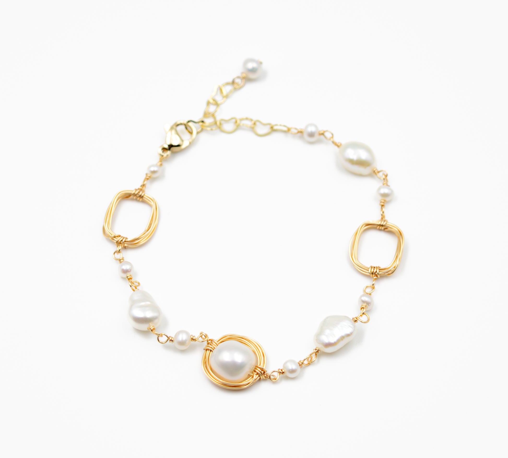 Wire-Circle Baroque Pearl Bracelet